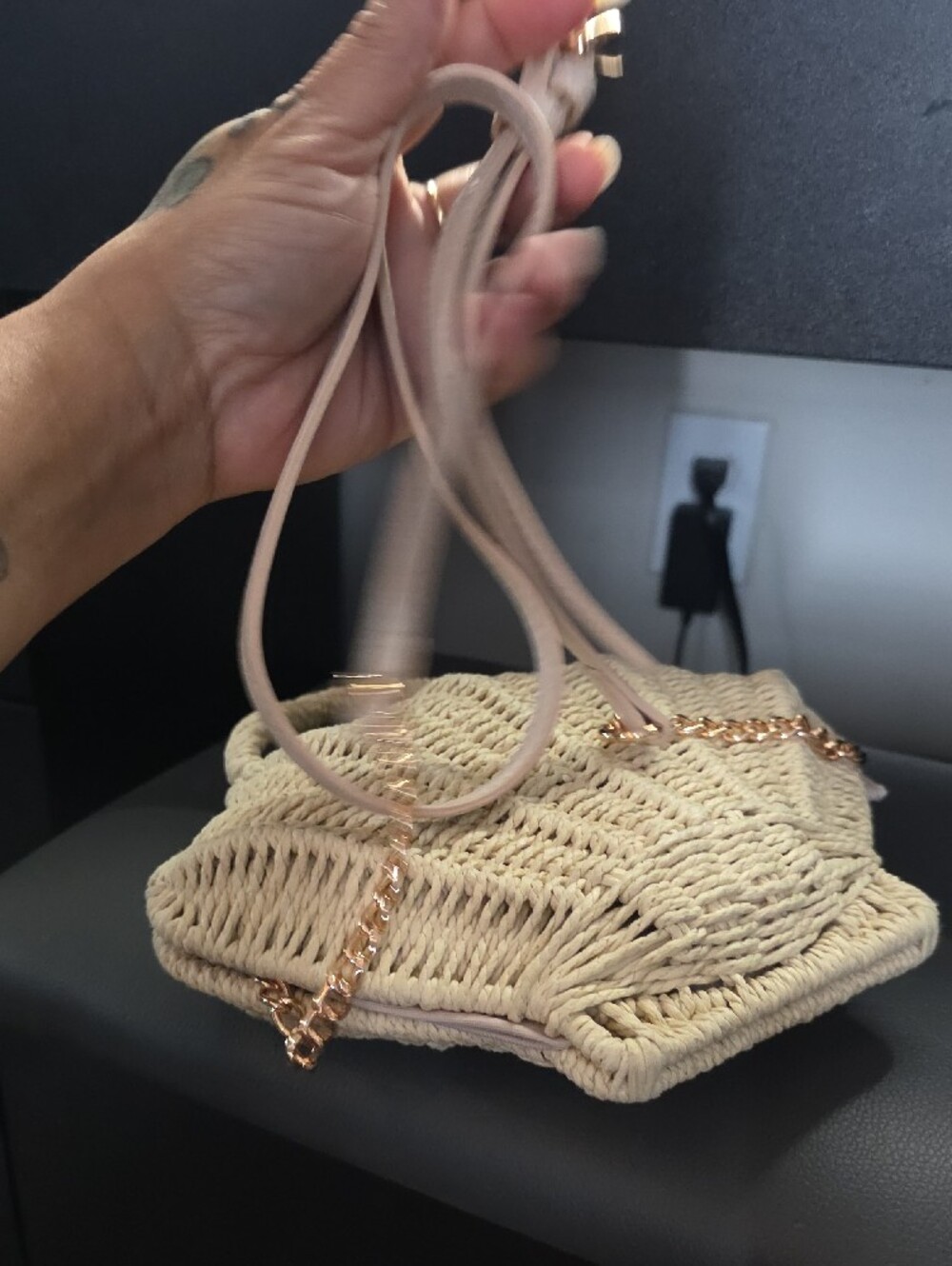 LC Lauren Conrad Beige Woven Shell Crossbody with Chain Strap - Picture 8 of 9